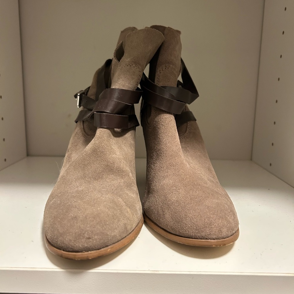 Chic Brown Suede Heeled Boots with Straps - Picture 3 of 7